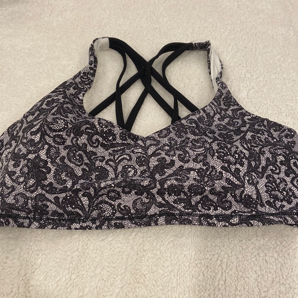 Lululemon sports bra. Never worn